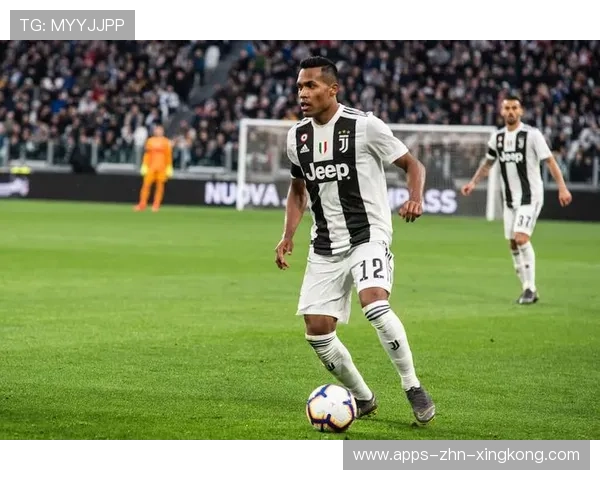 尤文中路配合如流水般顺畅形成射门点